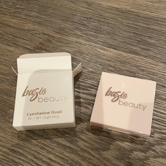 Basic Beauty Eyeshadow Quad - Picture 2 of 3